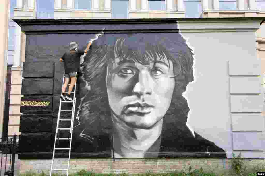 The photo shows a portrait of Tsoi in downtown St. Petersburg. In 2014, United Russia lawmaker Yevgeny Fyodorov caused a sensation by claiming that the CIA wrote Tsoi's songs as part of its effort to destroy the Soviet Union. Tsoi's son has sued Fyodorov for defaming his father.