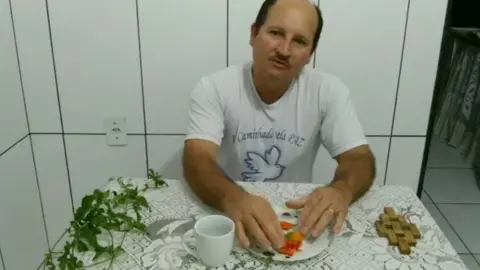 YouTube YouTuber presents a video with a plate of fruit