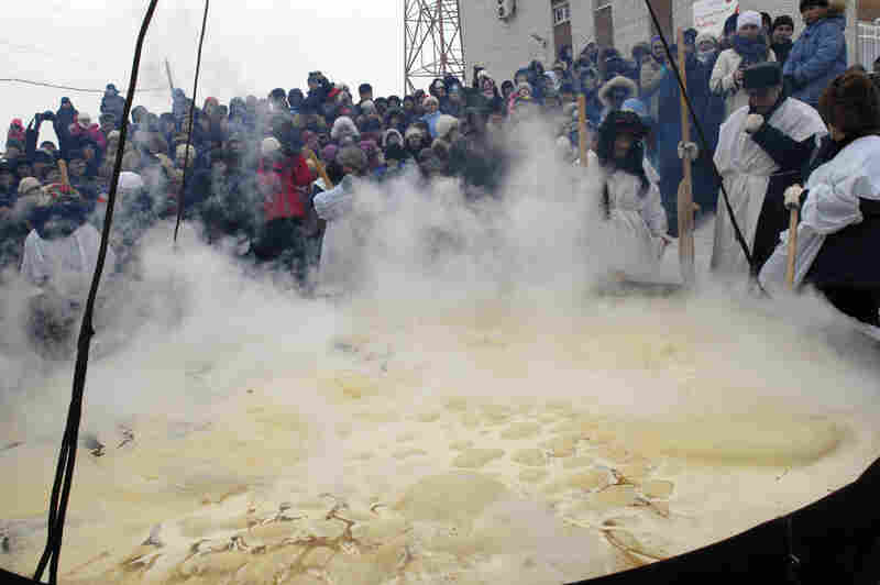 Residents of the Russian town of Yalutorovsk attempted to make a record-breaking pancake during 2011 celebrations of Maslenitsa. For several years, Yalutorovsk's residents have made a huge pancake for Maslenitsa to apply for entry into the Guinness Book of World Records, but they've failed to turn it over.