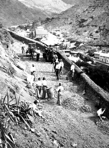 Zulu Prisoners working on Side Path, 1907